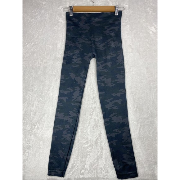 SPANX Look At Me Now Seamless Camo Leggings Black‎ Camouflage Size Medium - Picture 7 of 8